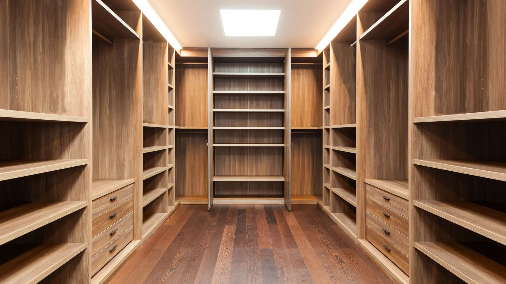Fabricamos Vestidores en madera y sus derivados