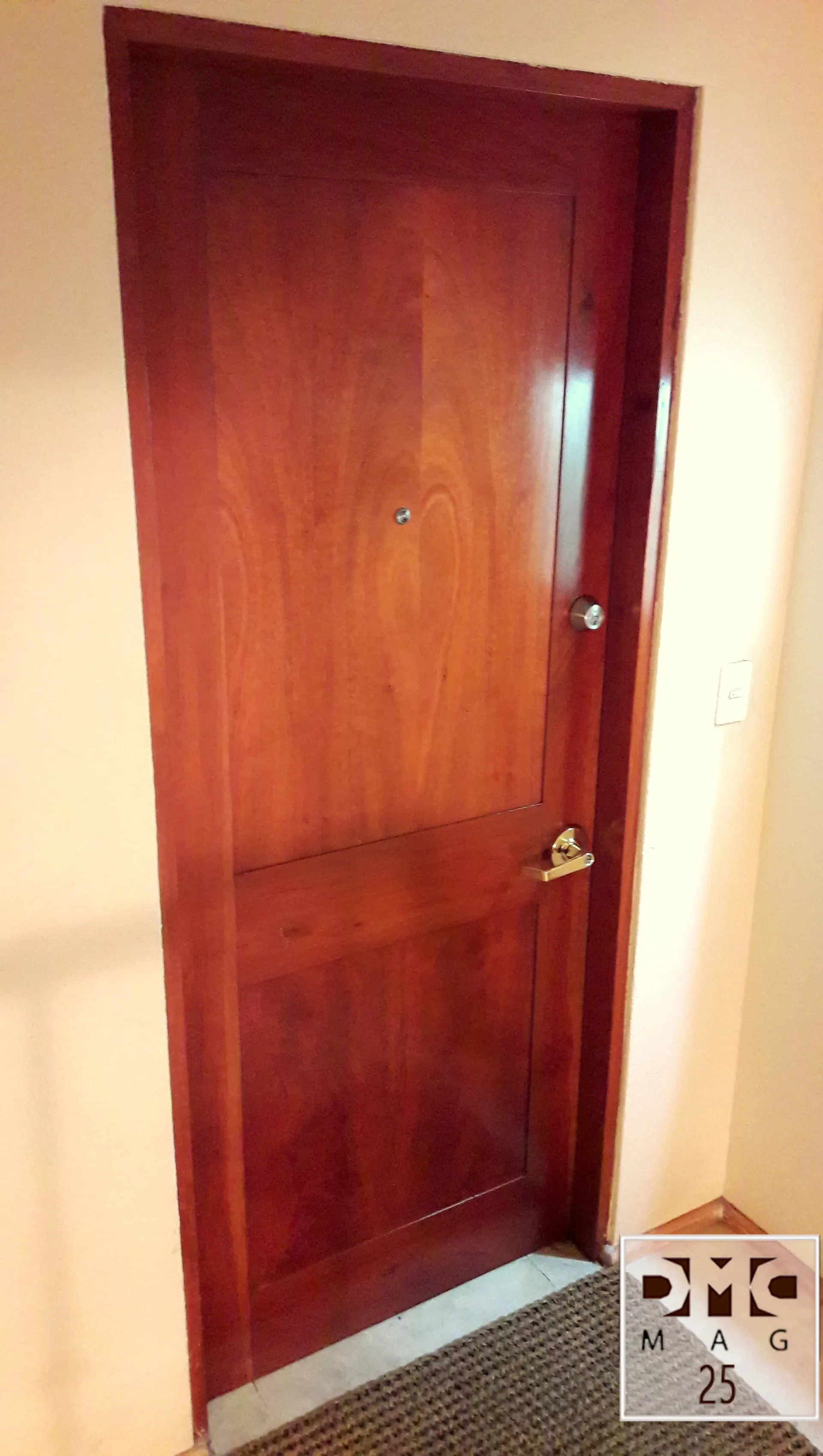 Puerta madera fina