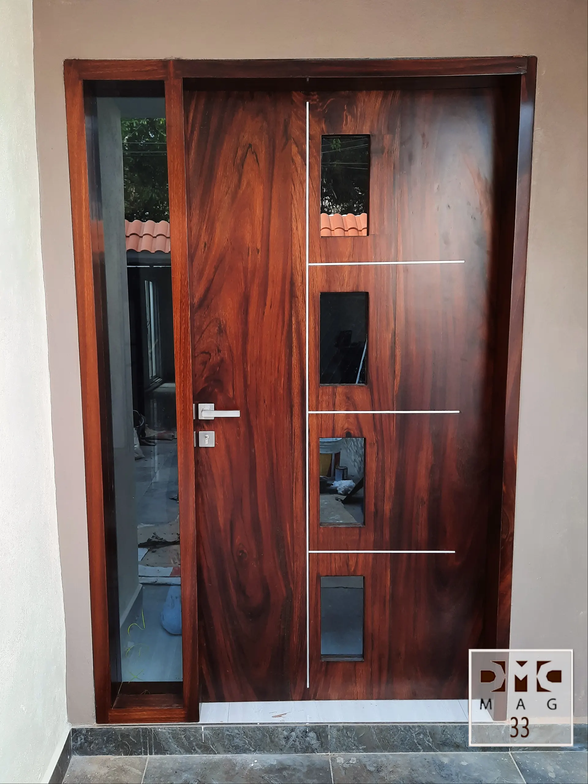 Puerta Entrada con vidrios
