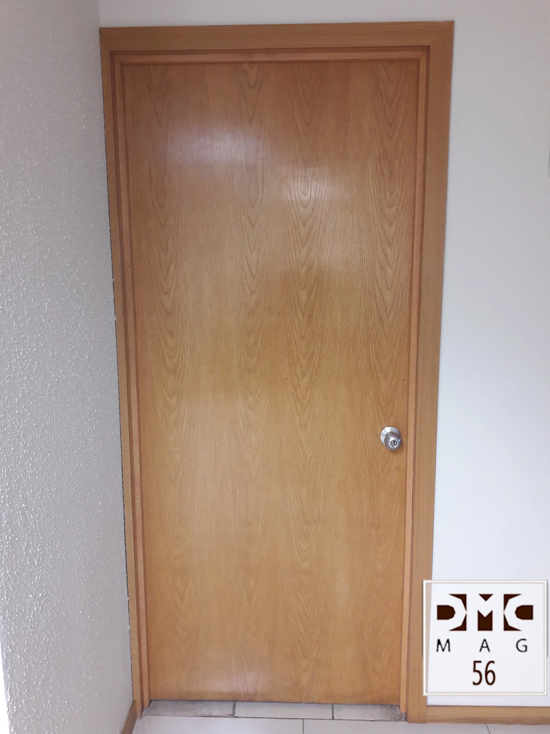 Puerta de Madera amplia
