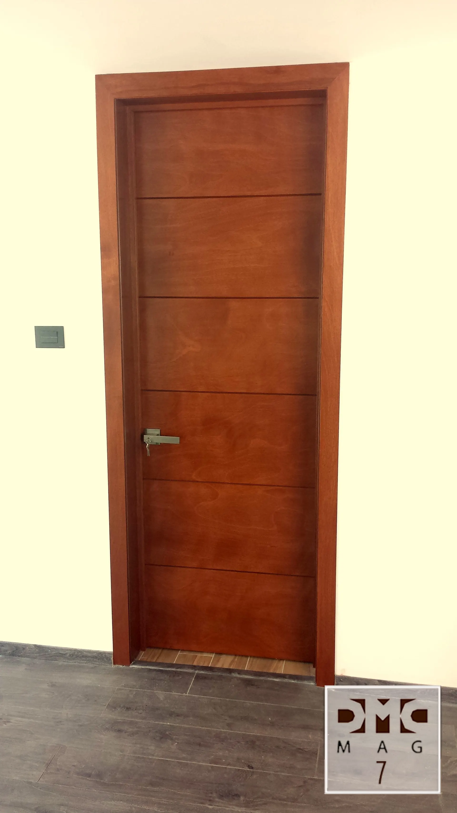 Puerta Elegante