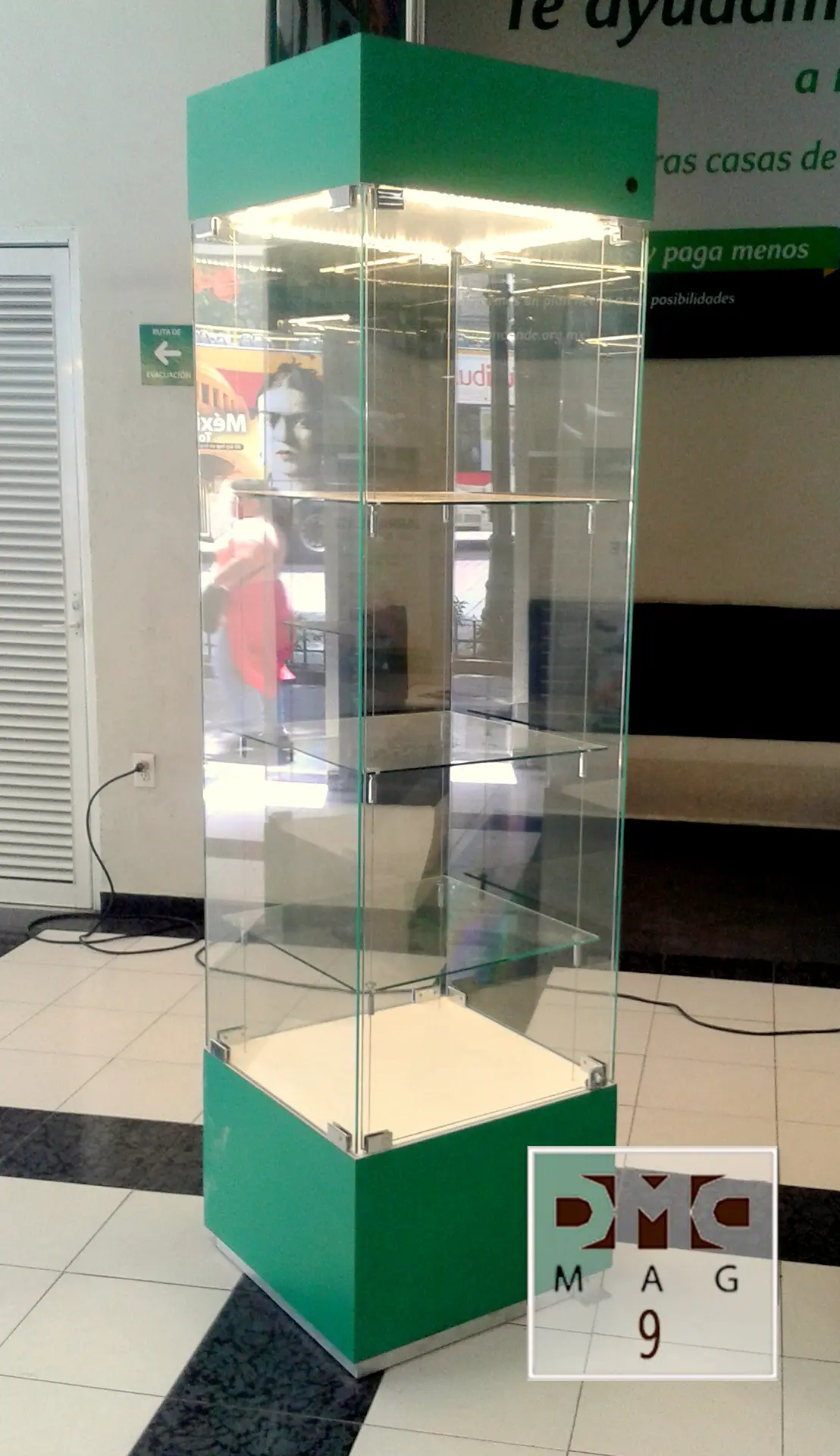 Mobiliario comercial exhibidor de carteras 